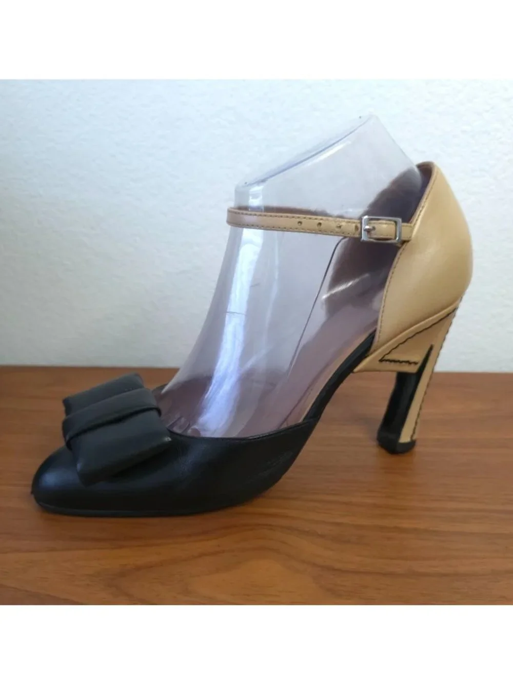 MARNI Two-Tone Black & Beige Leather Heels w/ Bow Detail Sz 36.5 - Made In Italy